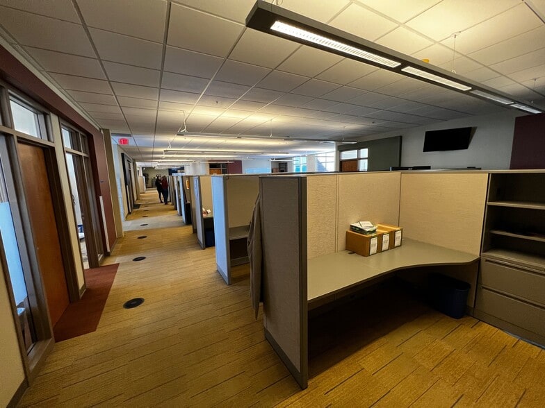 More Photos Of 3901 N Louise Ave, Sioux Falls Office For Lease