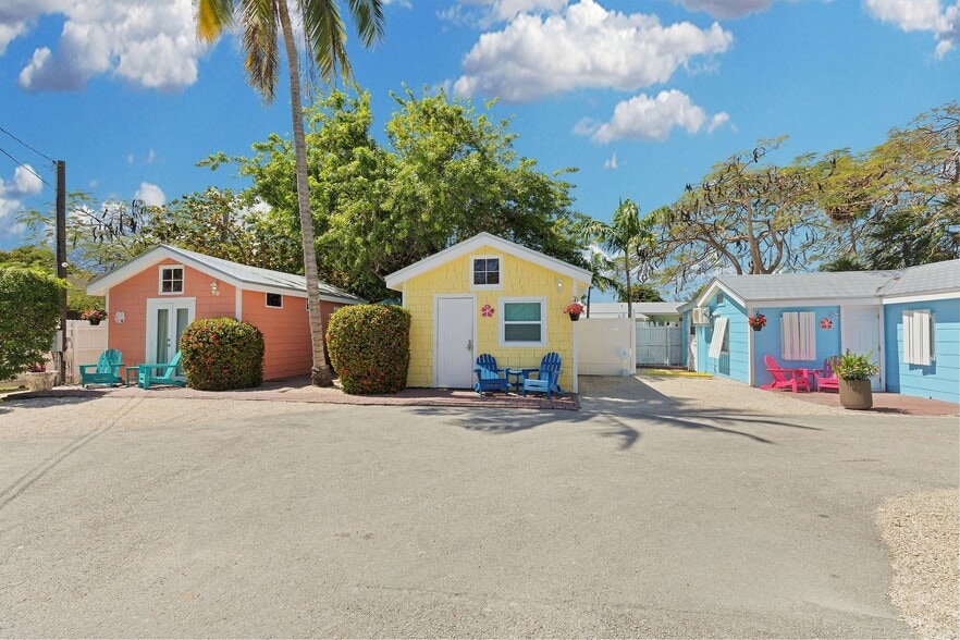 More Photos Of 243 61st St, Marathon Hotel For Sale