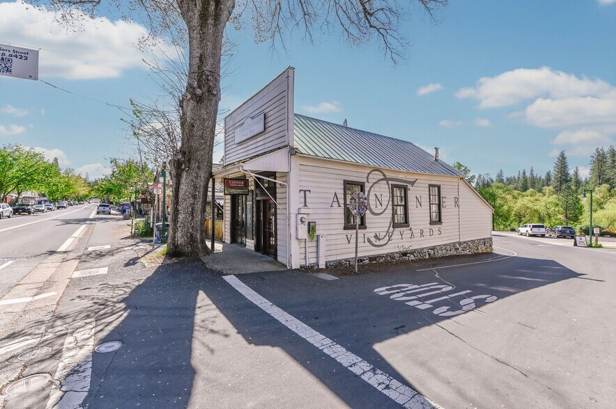 More Photos Of 435 Main St, Murphys General Retail For Sale