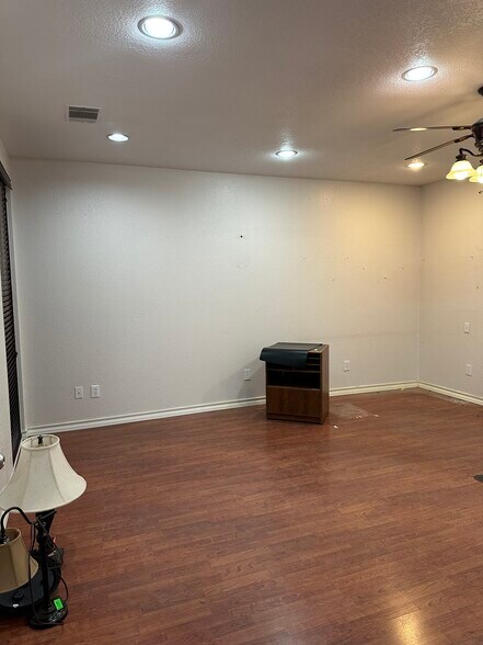 More Photos Of 5929 50th St, Lubbock Industrial For Sale