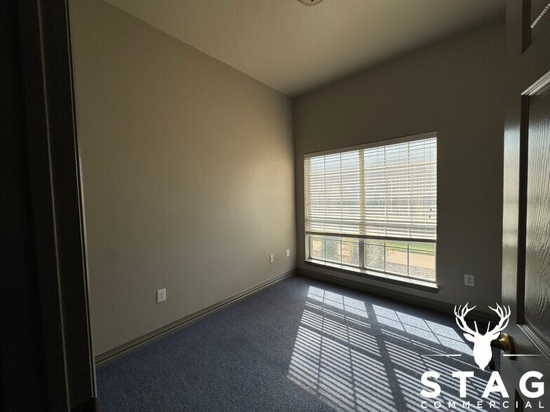 More Photos Of 1204 Bent Oaks Ct, Denton Office Residential For Lease