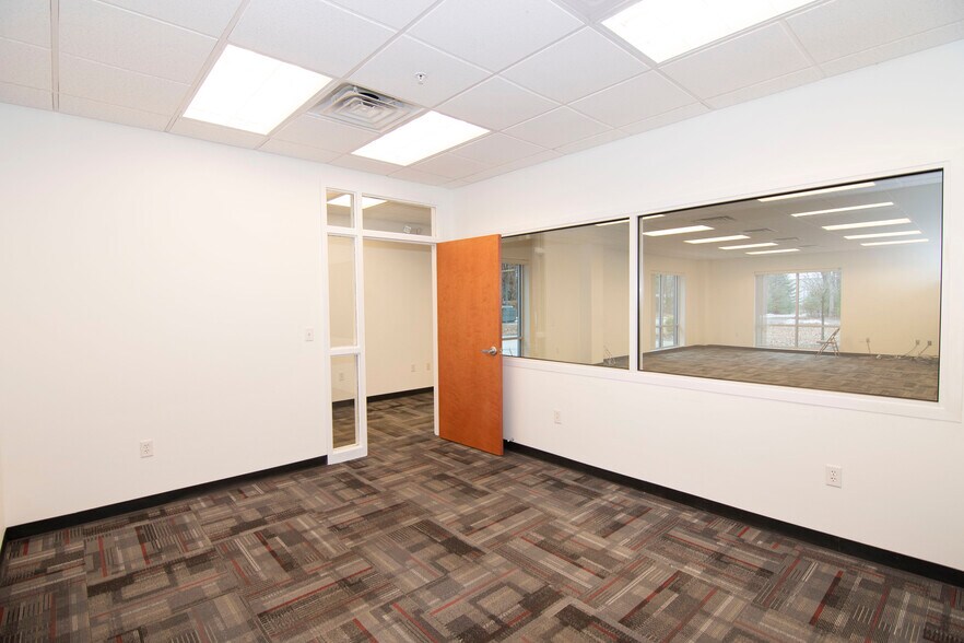 More Photos Of 3 Unlimited Dr, Saratoga Springs Office For Lease