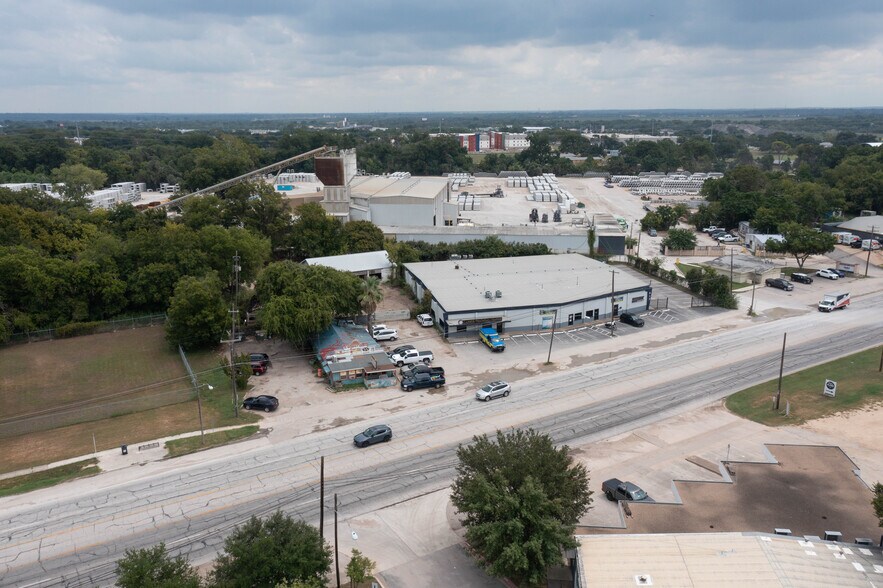 More Photos Of 817 Airport Blvd, Austin Restaurant For Sale