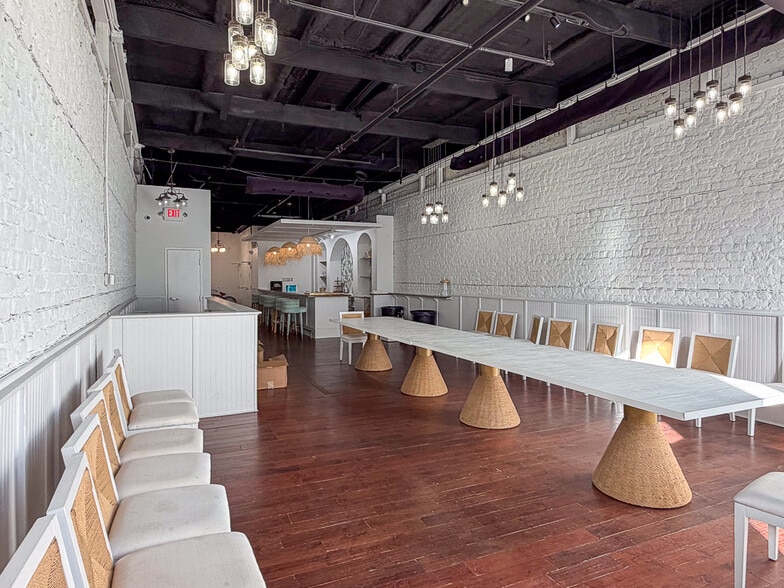 More Photos Of 345 King St, Charleston Storefront Retail Office For Lease