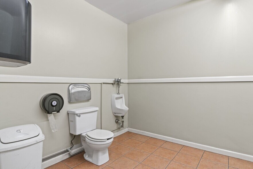 More Photos Of 2819 E South St, Long Beach Warehouse For Sale