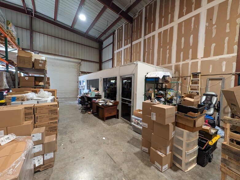 More Photos Of 99-1225 Waiua Pl, Aiea Warehouse For Lease