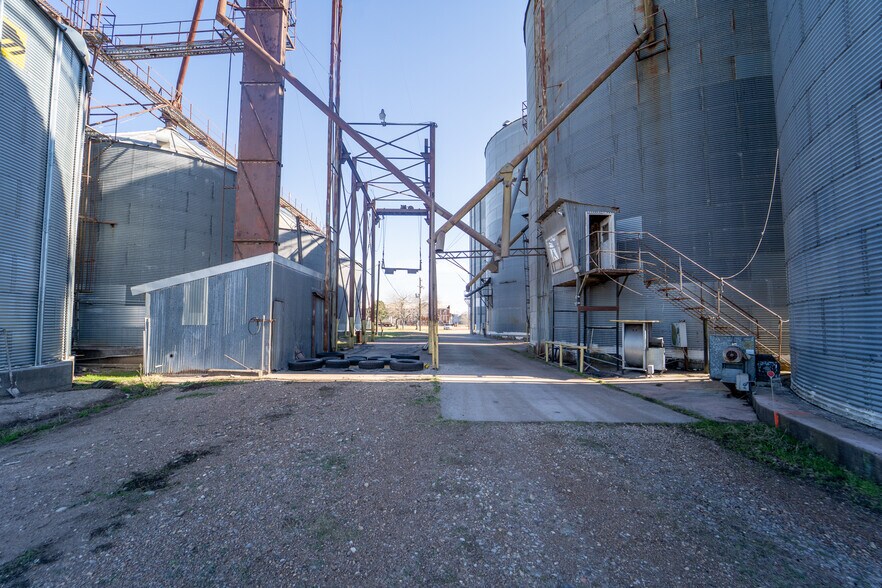 More Photos Of 2871 Gin Rd, Inez Industrial For Sale