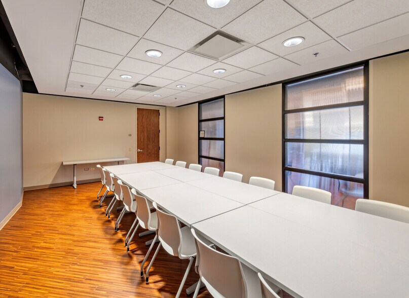 More Photos Of 1200 Jorie Blvd, Oak Brook Office Residential For Lease