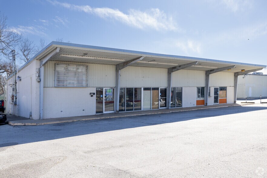 Primary Photo Of 1007 S Guadalupe St, Seguin Storefront For Sale