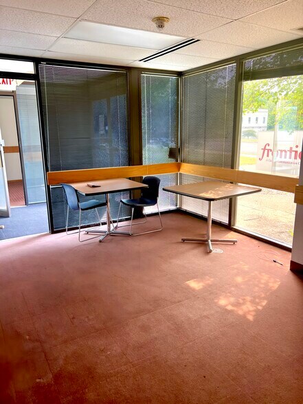 More Photos Of 2378 Wilshire Blvd, Mound Warehouse For Lease