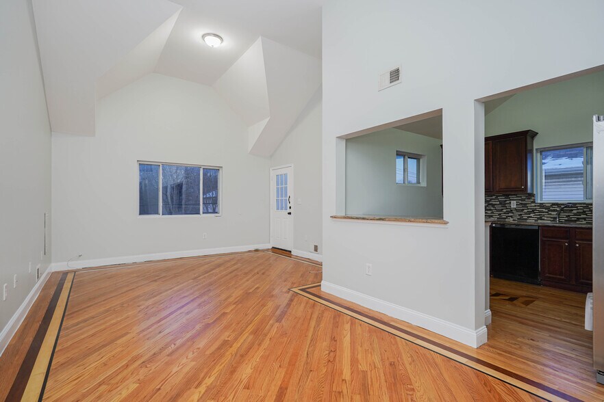 More Photos Of 1330-1332 Rockland Ave, Staten Island Medical For Sale