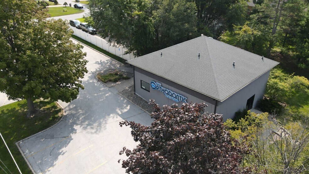 More Photos Of 7180 Hickman Rd, Windsor Heights Medical For Lease