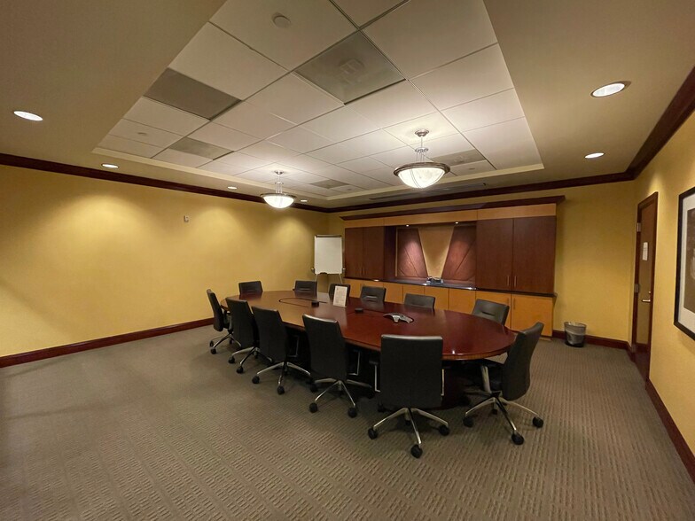 More Photos Of 112 S Tryon St, Charlotte Office Residential For Lease