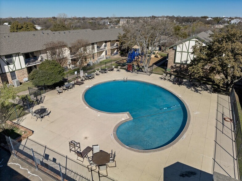 More Photos Of 1101 Rutland Dr, Austin Apartments For Sale