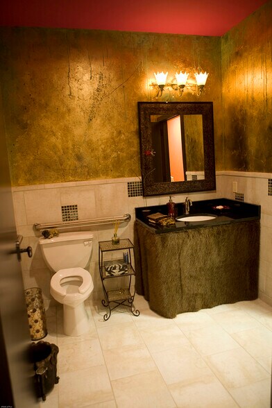 More Photos Of 2801 26th St, Lubbock Freestanding For Lease