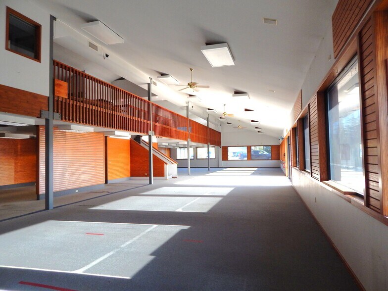 More Photos Of 330 NE Garden Valley Blvd, Roseburg Freestanding For Lease