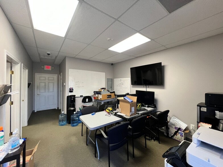 More Photos Of 2020 Independence Commerce Dr, Matthews Flex For Lease