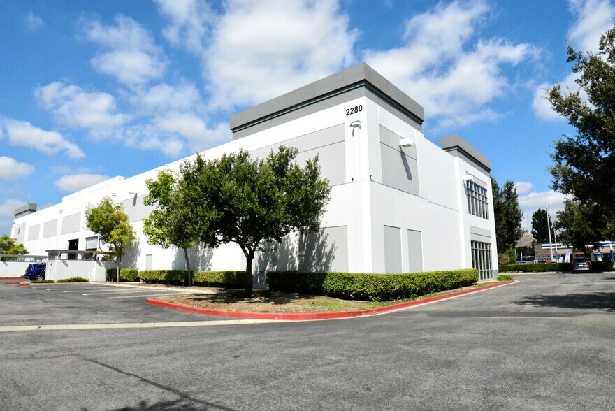 More Photos Of 2280 Valley Blvd, Pomona Warehouse For Sale