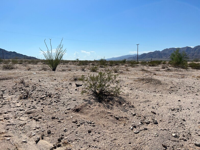 More Photos Of Interstate 10 Freeway, Desert Center Land For Lease