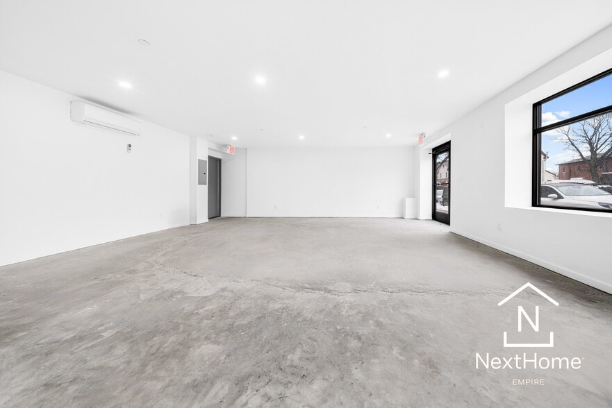 More Photos Of 15011 41st Ave, Flushing Flex For Lease