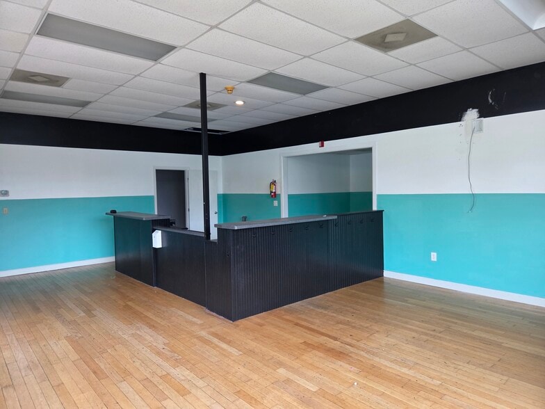More Photos Of 111 Center Dr, Brunswick Freestanding For Sale