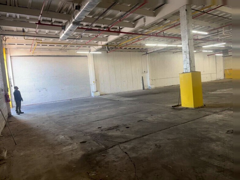 More Photos Of 656 Montauk Ave, Brooklyn Warehouse For Lease