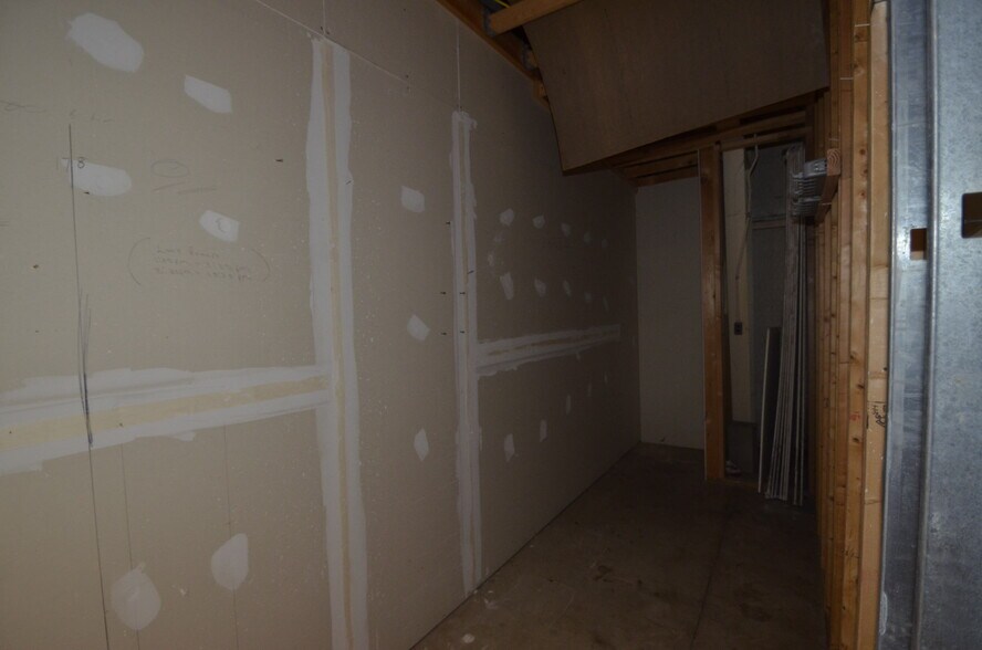 More Photos Of 31633 US-377 Hwy, Gordonville Light Distribution For Sale