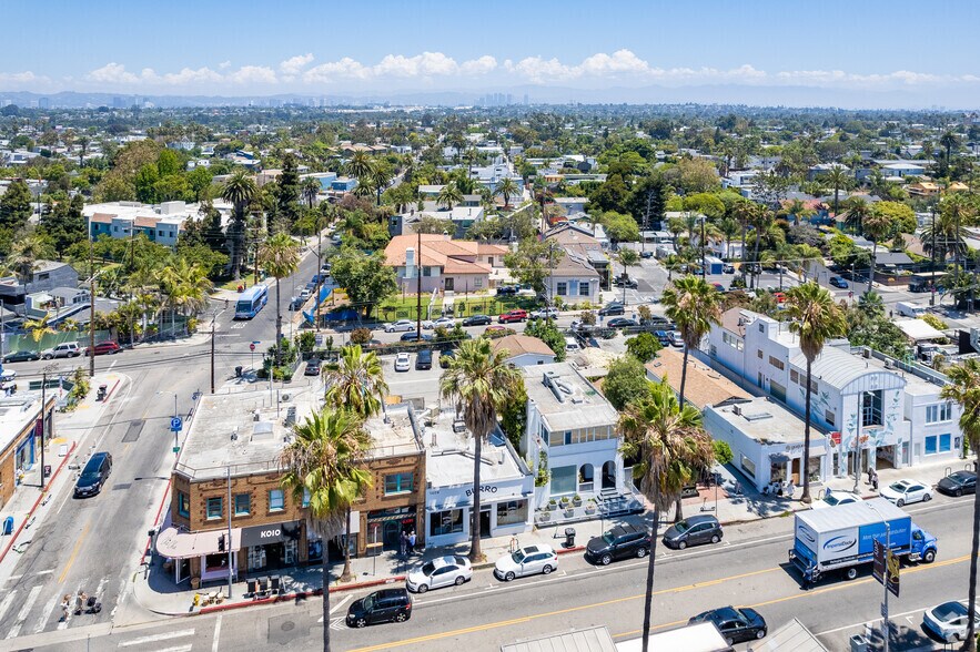 More Photos Of 1354-1358 Abbot Kinney Blvd, Venice Storefront Retail Office For Lease