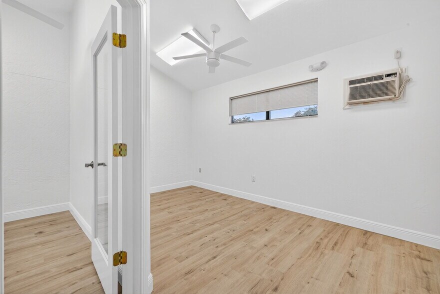 More Photos Of 5235 Ramsey Way, Fort Myers Office For Sale