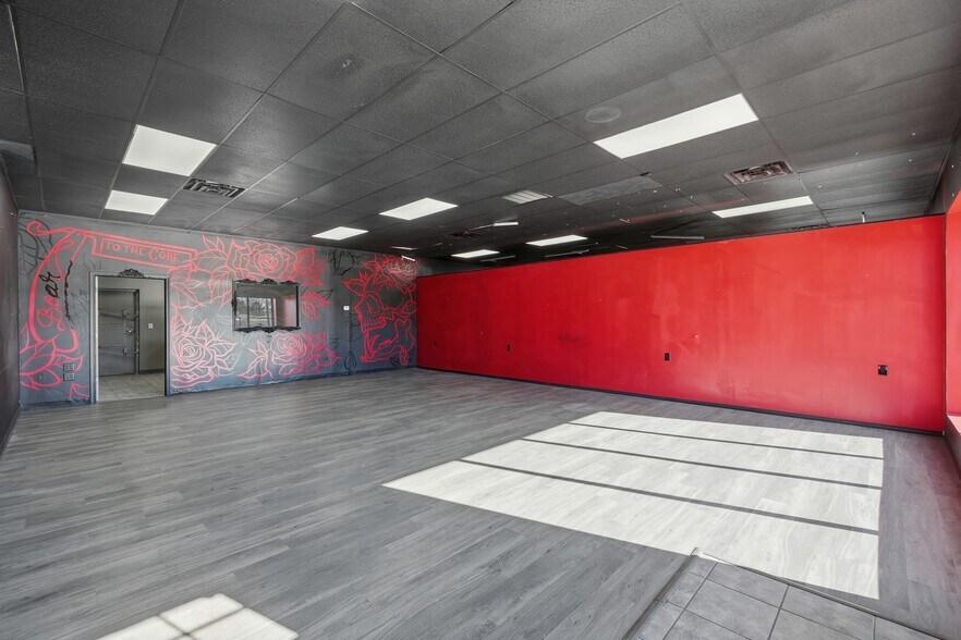 More Photos Of 1223 US-412, Siloam Springs Storefront For Lease