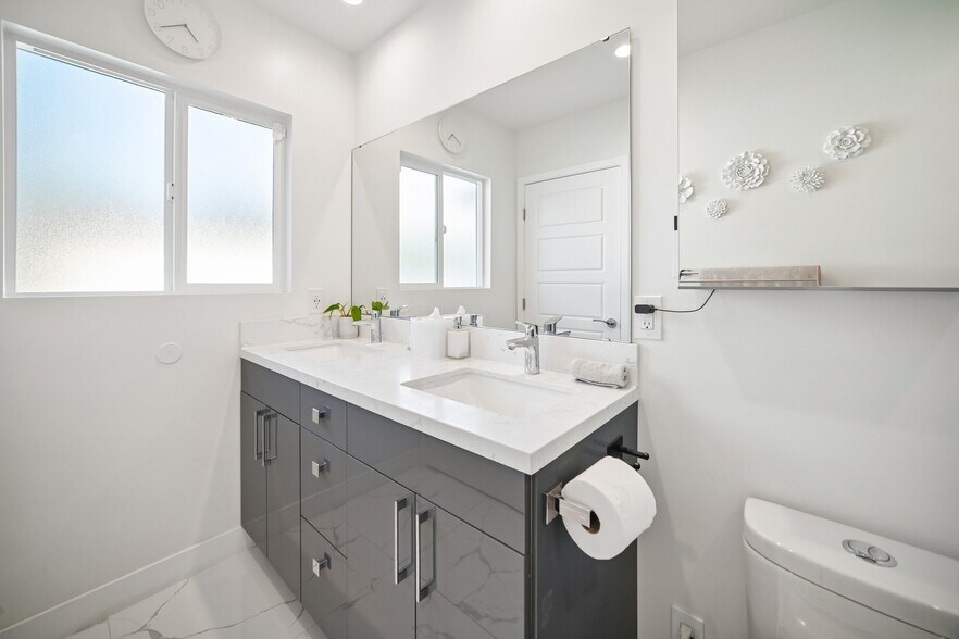 More Photos Of 8434 Oakdale Ave, Winnetka Multifamily For Sale