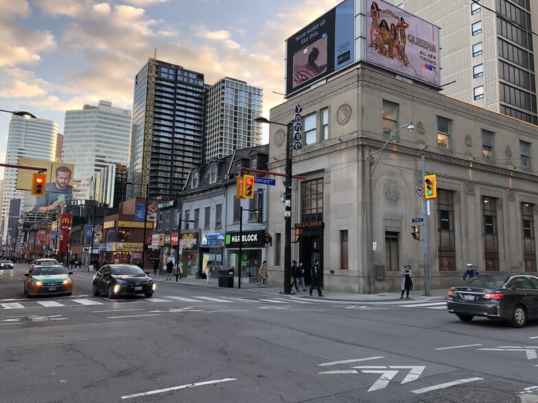 Primary Photo Of 378 Yonge St, Toronto Storefront Retail Office For Lease