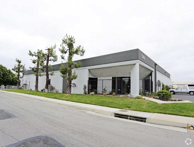 More Photos Of 13201 Barton Cir, Santa Fe Springs Service For Lease