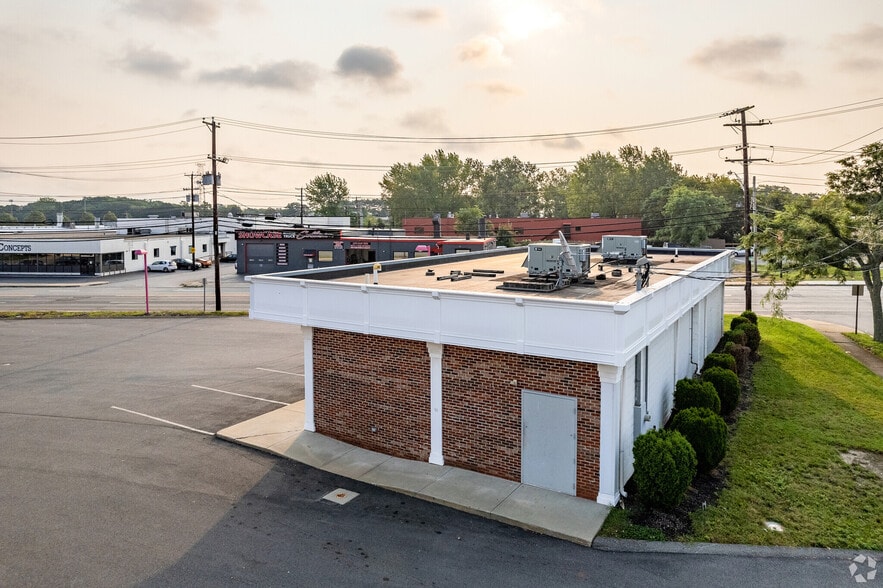 More Photos Of 2261 Pawtucket Ave, East Providence Freestanding For Lease