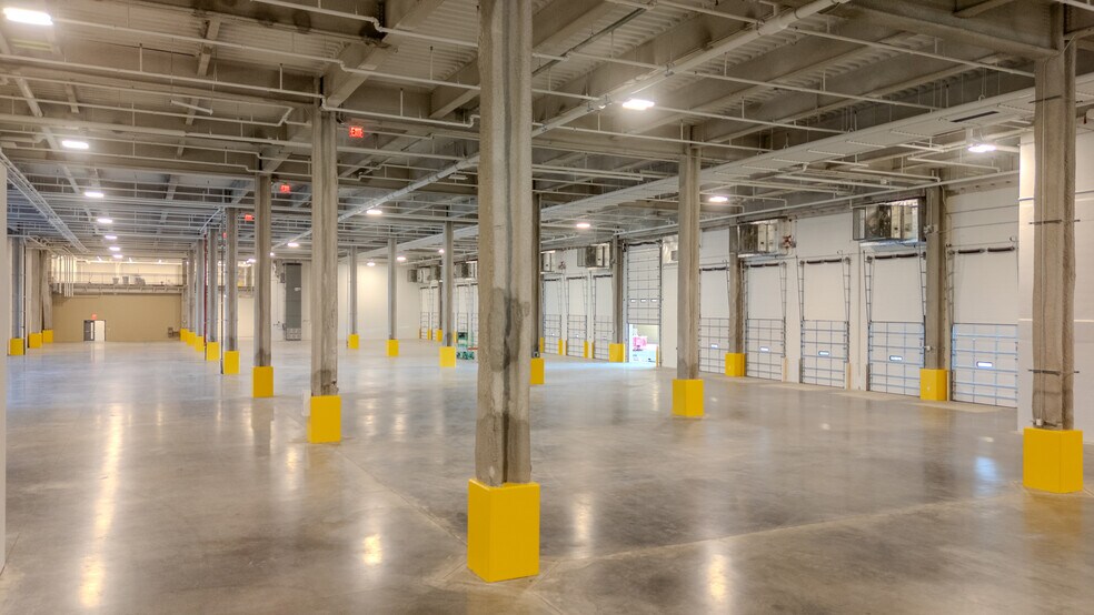 More Photos Of 2330 Borden Ave, Long Island City Warehouse For Lease