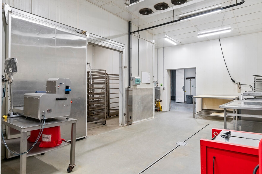 More Photos Of 4141 54 St SE, Salmon Arm Manufacturing For Sale