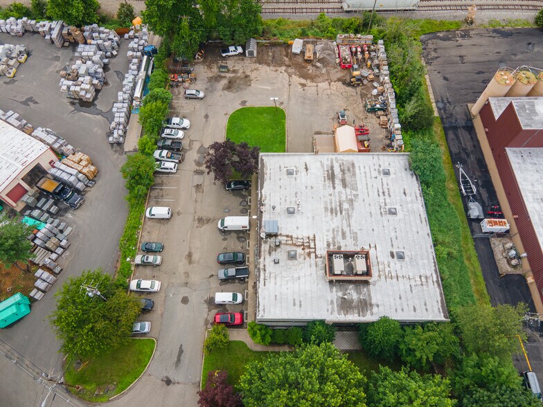 More Photos Of 29 Edison Ave, Oakland Warehouse For Lease