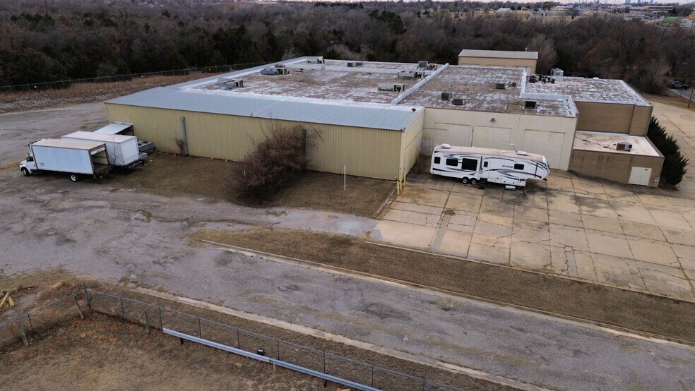 More Photos Of 8716 SE 15th St, Oklahoma City Distribution For Sale