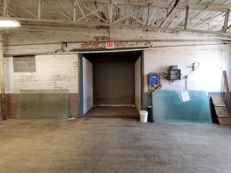 More Photos Of 98 E Adams St, Forsyth Warehouse For Sale
