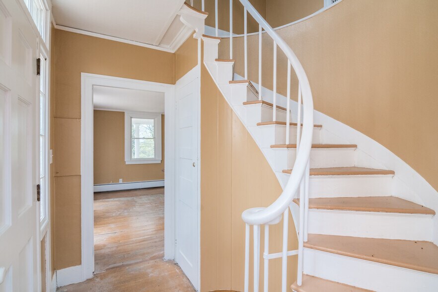 More Photos Of 154 S Mountain Rd, Northfield Schools For Sale