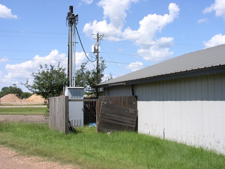 More Photos Of 1009 W Heaton St, Cuero Office For Sale
