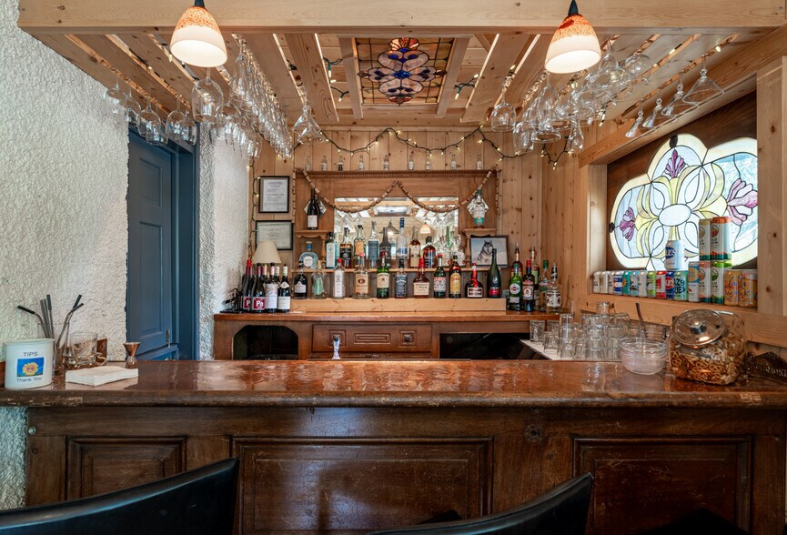 More Photos Of 129 Gothic Ave, Crested Butte Hotel For Sale