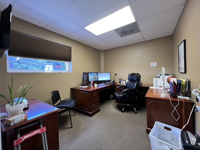 More Photos Of 6636-6646 26th Ct, Sarasota Warehouse For Sale