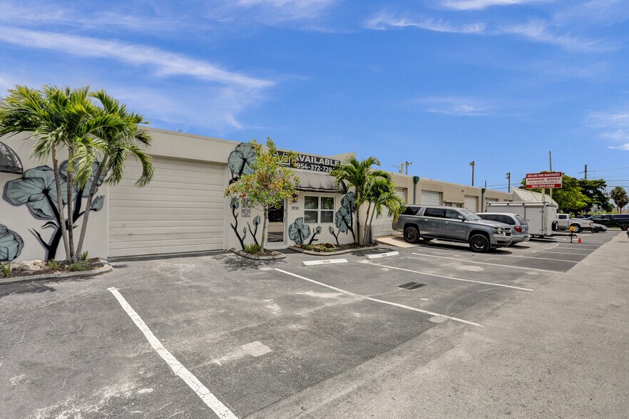 More Photos Of 3930-3948 NE 5th Ave, Oakland Park Warehouse For Lease