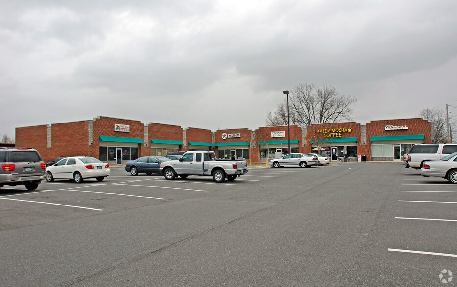 More Photos Of 1900 W Roosevelt Blvd, Monroe Restaurant For Lease