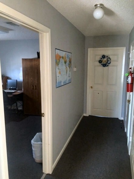 More Photos Of 2807 Evangeline St, Monroe Office For Sale