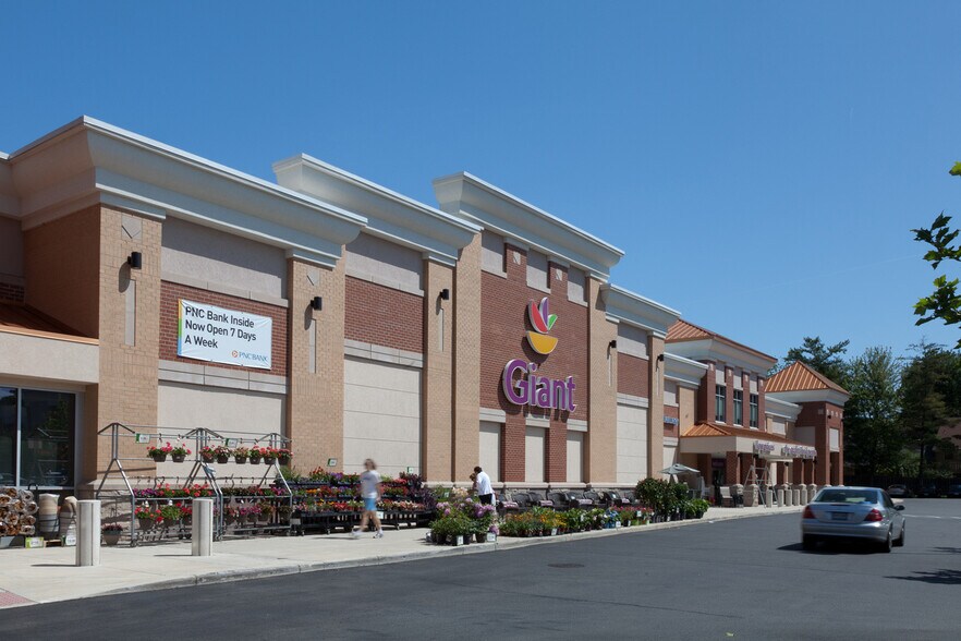 More Photos Of 2932 Chain Bridge Rd, Oakton Unknown For Sale