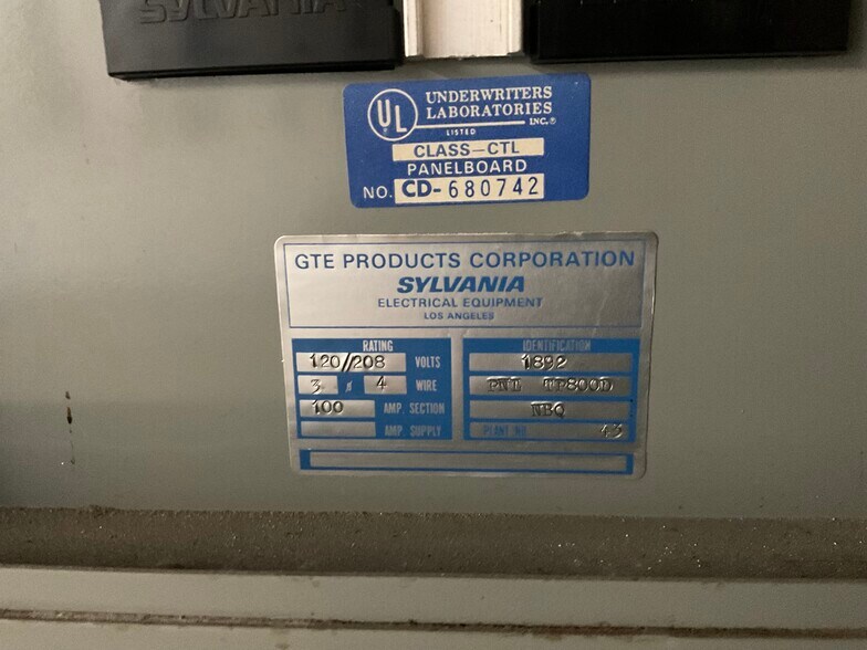 More Photos Of 7388 S Revere Pky, Centennial Showroom For Lease