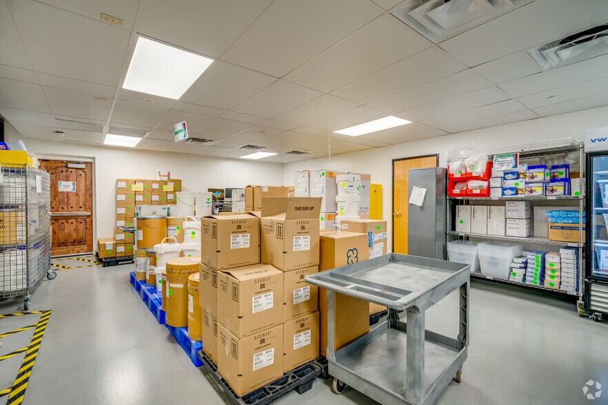 More Photos Of 711 E Carefree Hwy, Phoenix Unknown For Lease