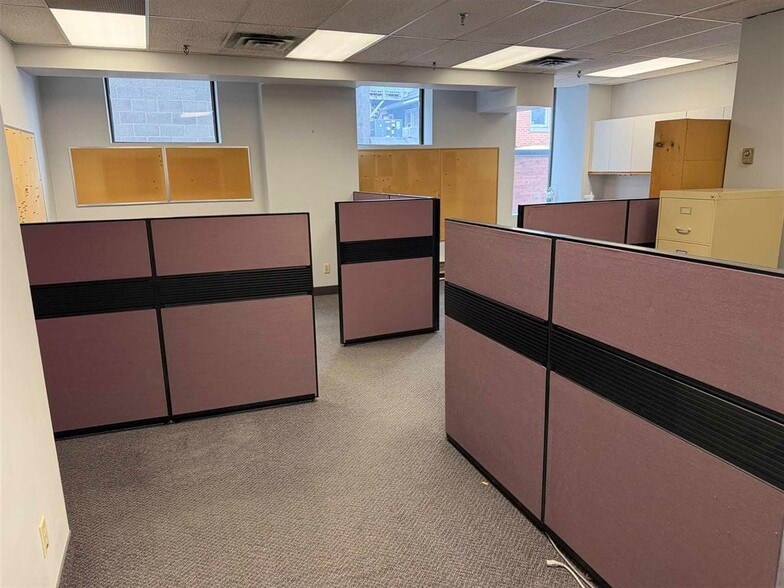 More Photos Of 369 Queen St E, Sault Ste. Marie Office For Lease